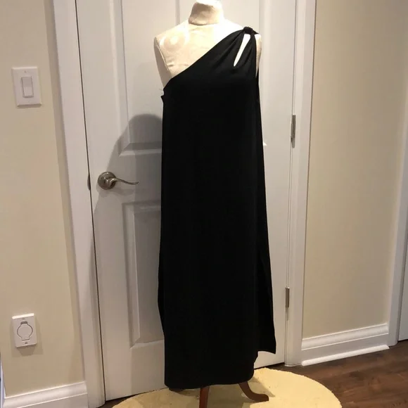 4. The Drop | NWT Ribbed One Shoulder Maxi Dress - Picture 3 of 13